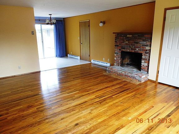 2nd image of 3700 Vista Dr