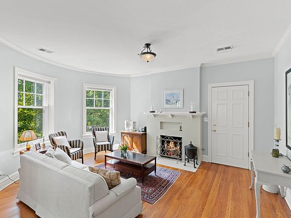 3rd image of 1141 Hinman Ave APT 2