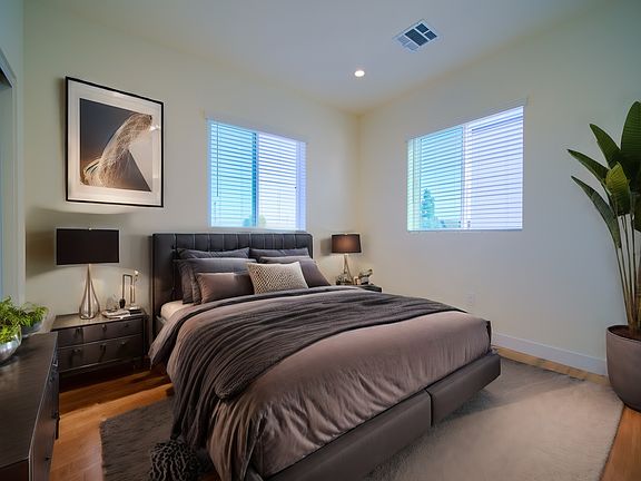 3rd image of 630 E Adams Blvd #630