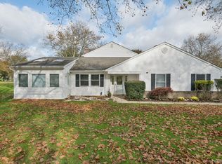 5 Fredricksburg Court, Coram, NY 11727