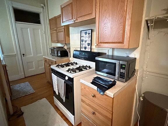 5th image of 124 Summer St APT 2