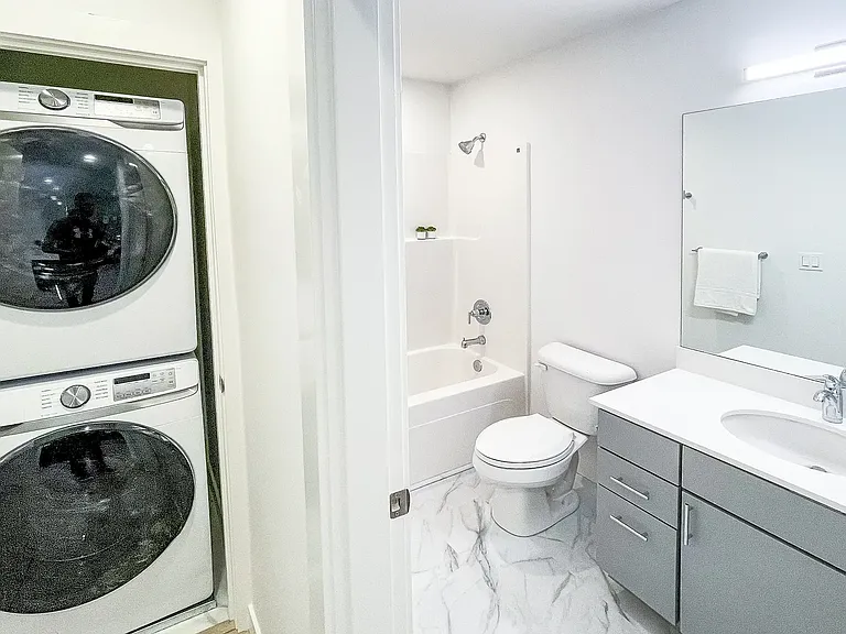 Edric Apartments — Photo 28