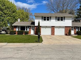 1711 Edgehill Dr, Green Bay, WI 54304