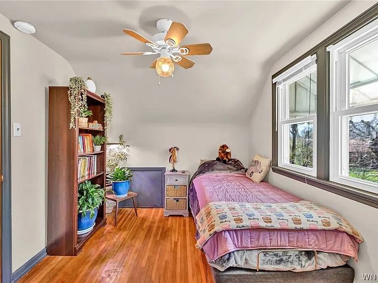 252 Royal Pkwy E — Photo 20