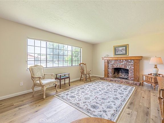 3rd image of 43829 Cedar Ave