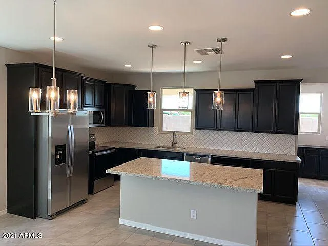 3 bed, 2.5 bath, 2045 sqft, $2,350 — Photo 4