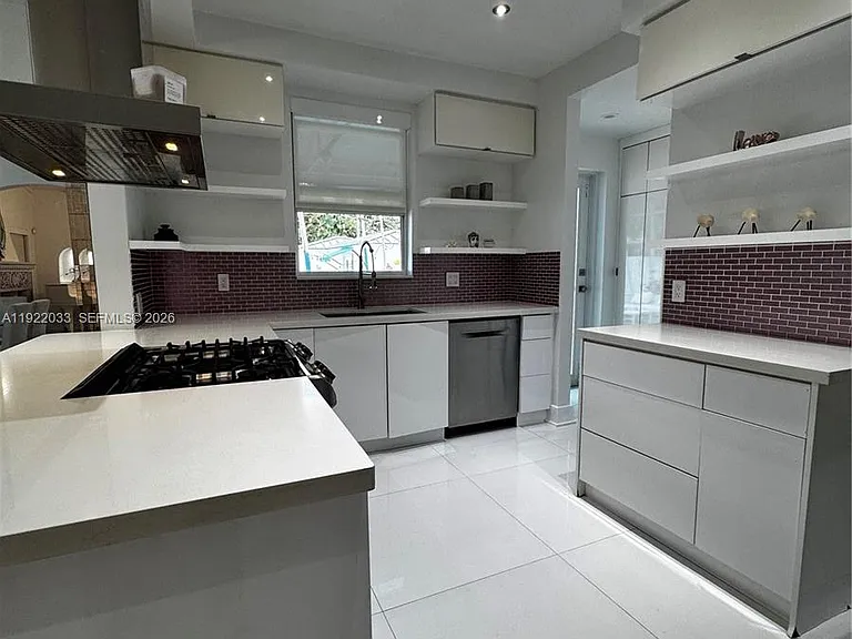 3470 Sheridan Ave — Photo 8