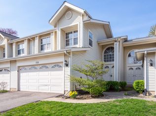 720 Sturnbridge Ln, Schaumburg, IL