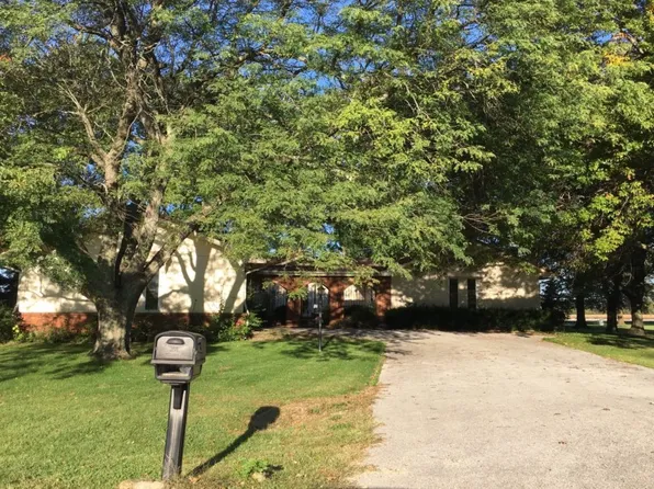 8596 Berwicke Cir, Bloomington, IL 61705