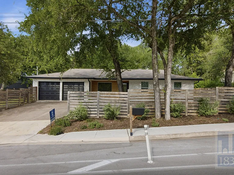 2703 Burleson Rd — Photo 34