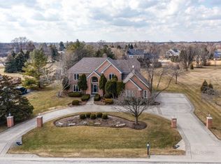 5 Chantilly Ln, Hawthorn Woods, IL 60047