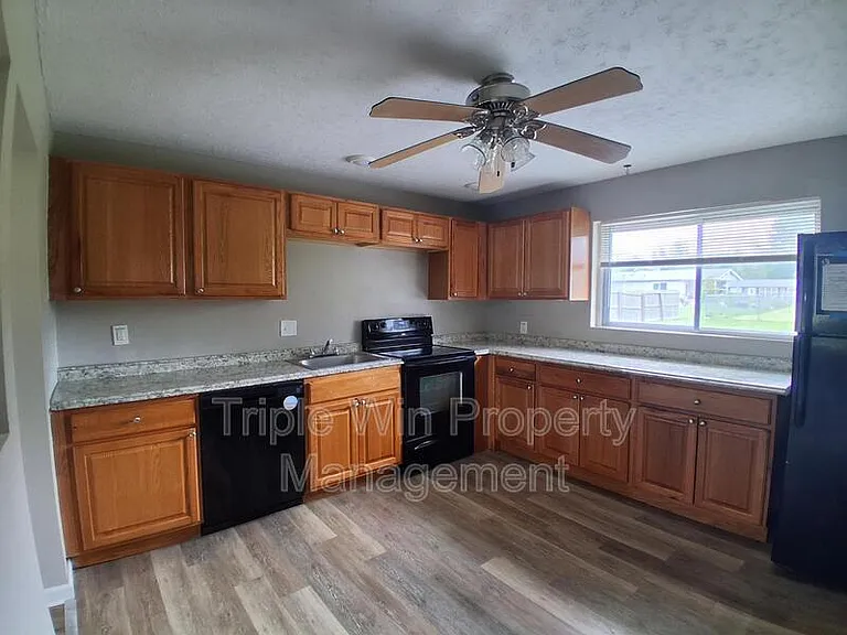 468 June Dr — Photo 28