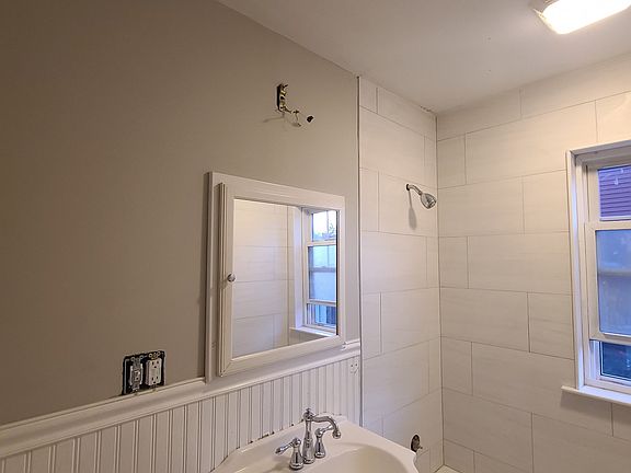 4th image of 20 Lafayette St