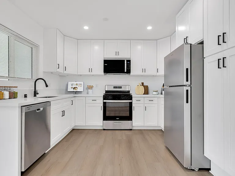Green Hill Apartments — Photo 4