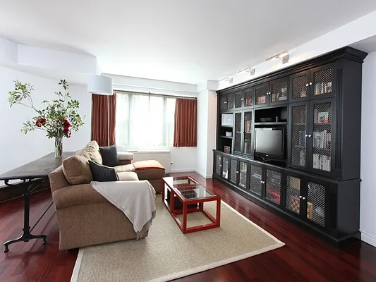 Sold by Sotheby's International Realty | media 3