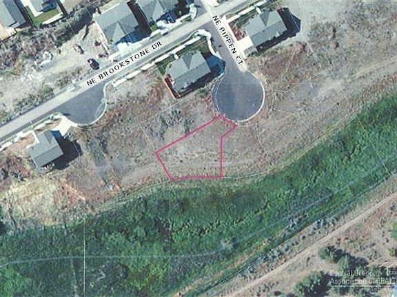 4th image of 1615 NE Pippen Brookstone Dr