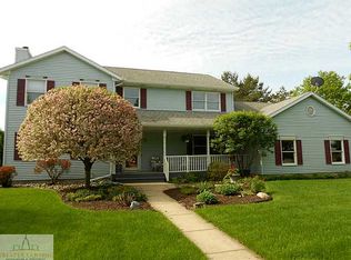 801 Searles Estate Dr, Saint Johns, MI 48879