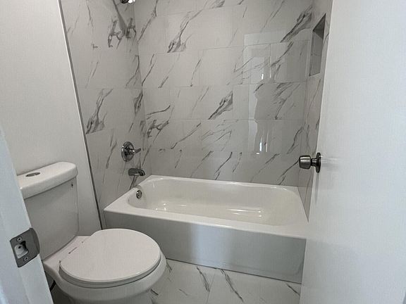 4th image of 4129 NW 88th Ave APT 202