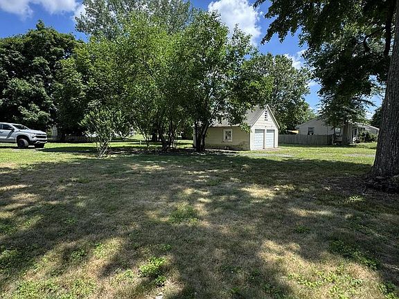 5th image of 1001 Mercerville Edinburg Rd