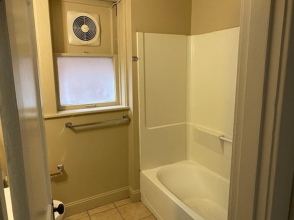 2nd image of 3947 Tholozan Ave #A