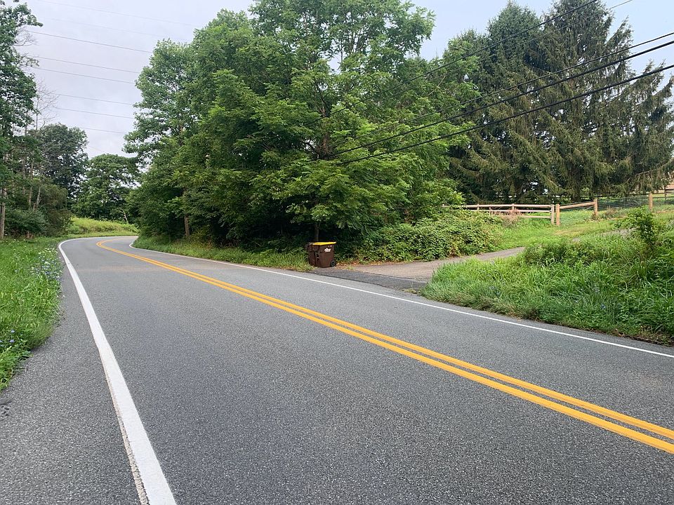 2nd image of 3318 Seisholtzville Rd