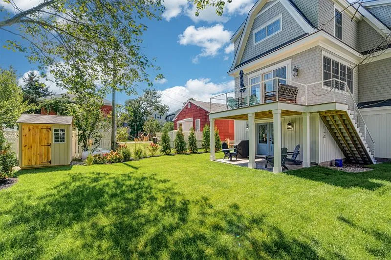 4 bed, 2.5 bath, 2600 sqft, $4,500 — Photo 4