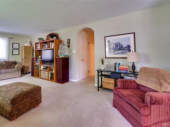 5th image of 858 Butternut Dr
