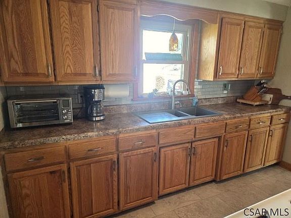 4th image of 211 Dowling Rd