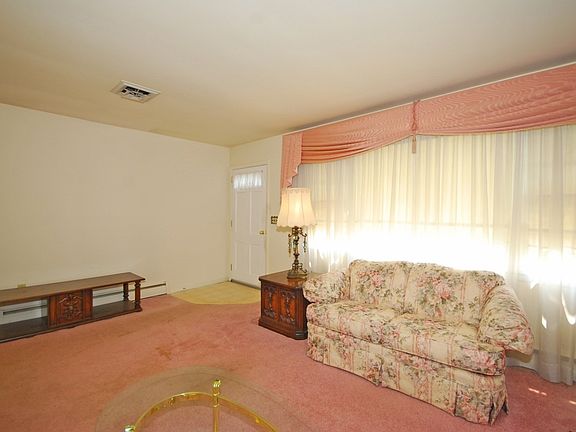 4th image of 54 Woodrow Ave