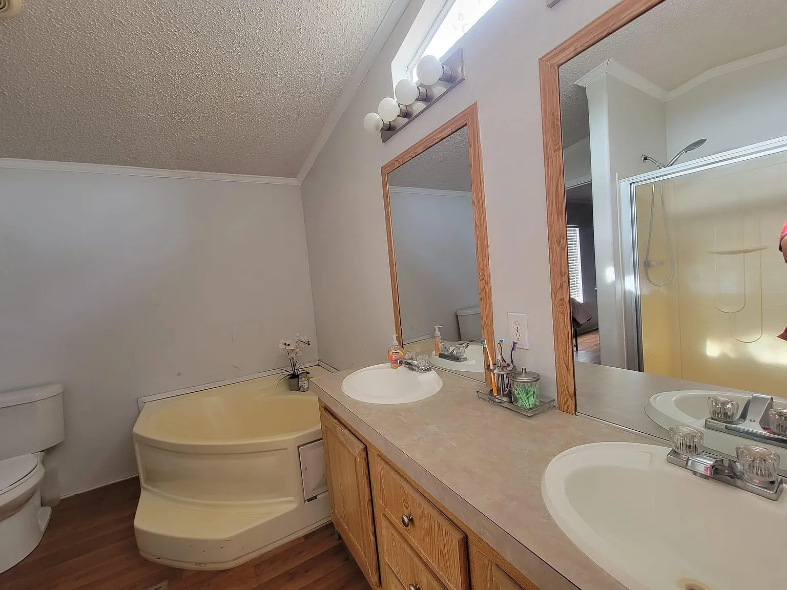 3 bed, 2.0 bath, 1216 sqft, $1,700 — Photo 4