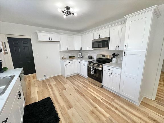 5th image of 16014 Speaker Ave