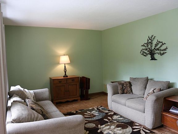 4th image of 2075 Oak Lawn Dr