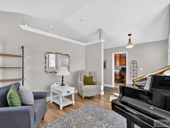 4th image of 1655 Bench Rd