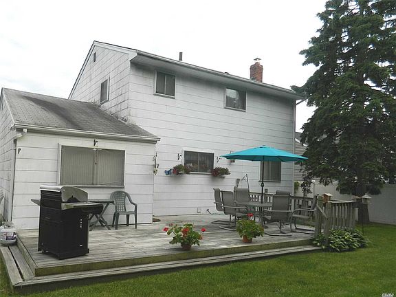 2nd image of 402 Violet St