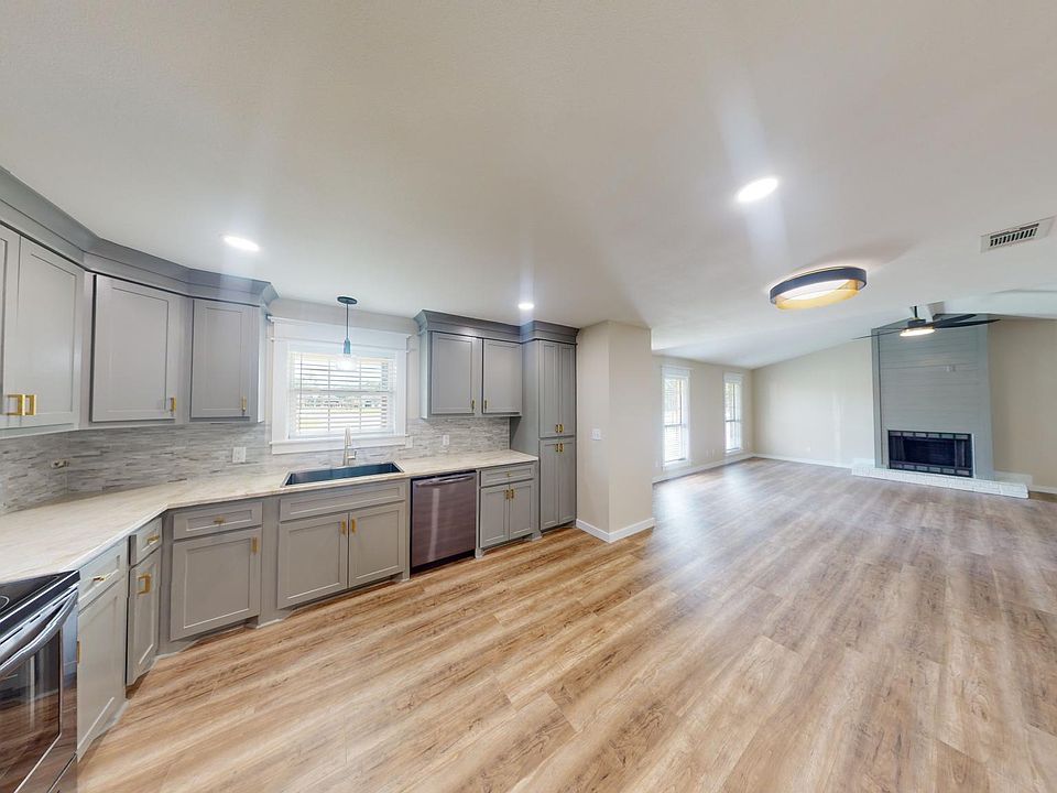 1st image of 912 Inverery Dr