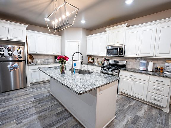 3rd image of 402 Cowboy Ln