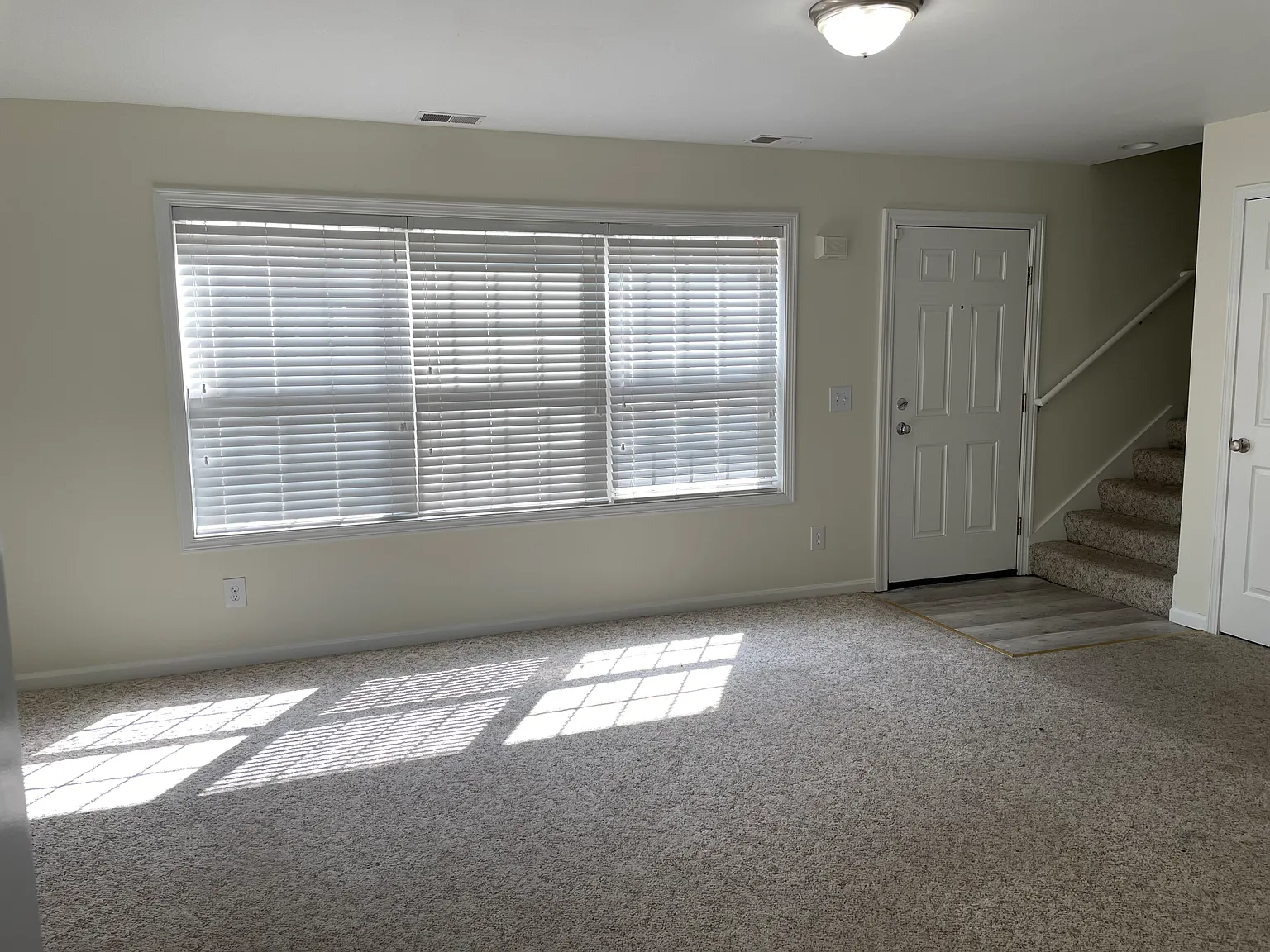 4 bed, 4.5 bath, 2184 sqft, $1,800 — Photo 3