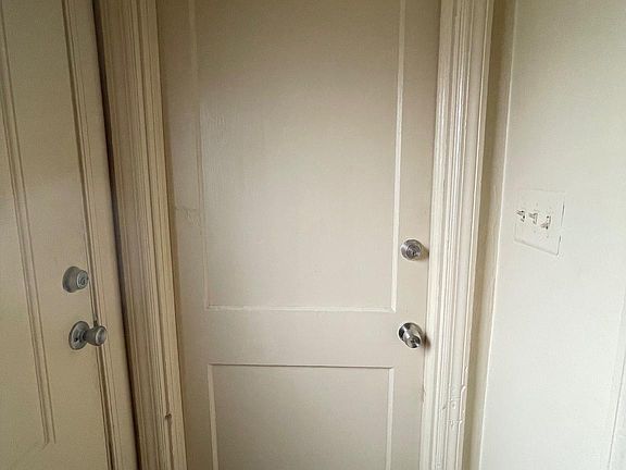 3rd image of 2914 Clearview Ave #1