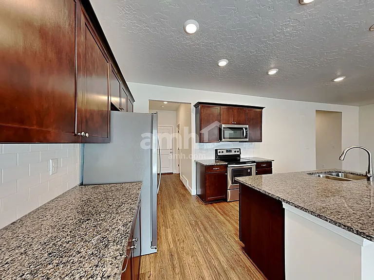 3028 E North Village Dr — Photo 4