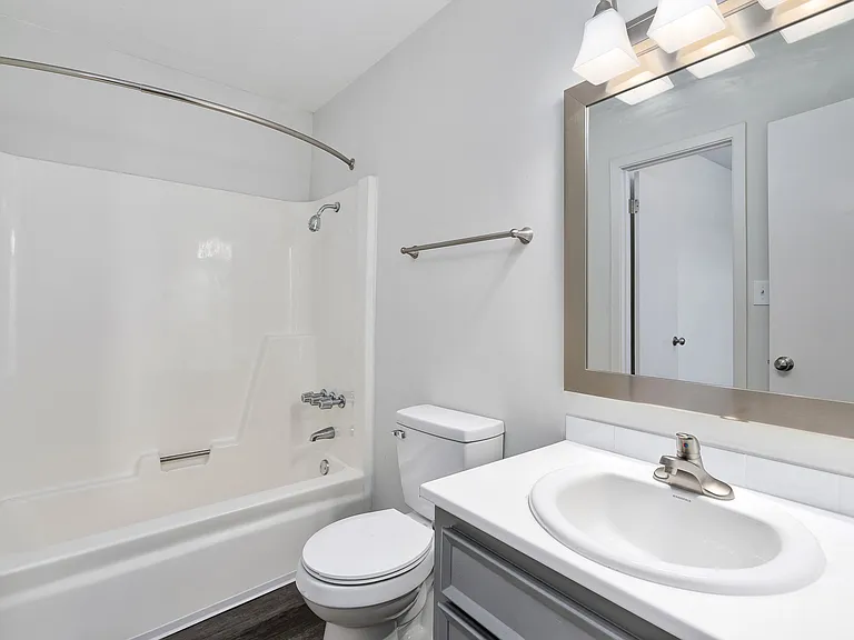Magnolia - Bathroom 1