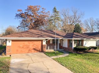 607 Oak Knolls Ave, Rockford, IL 61107