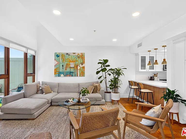 1327 Euclid St #3 — Photo 4