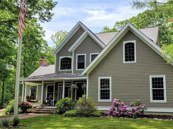 45 Troutwood Dr, New Hartford, CT 06057