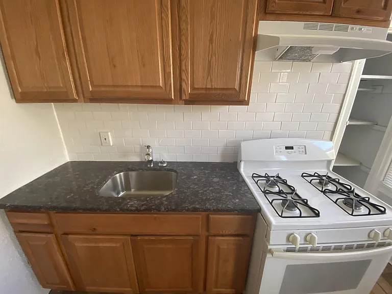 1179 Morton St — Photo 5