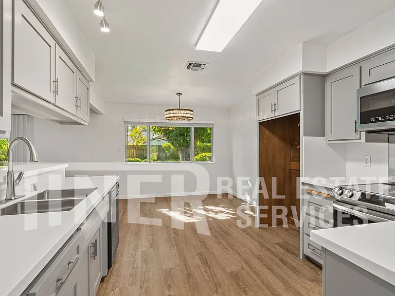 5100 Turnsberry Ct — Photo 13
