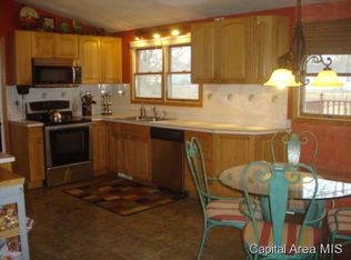 613 E Walnut St, Chatham, IL 62629