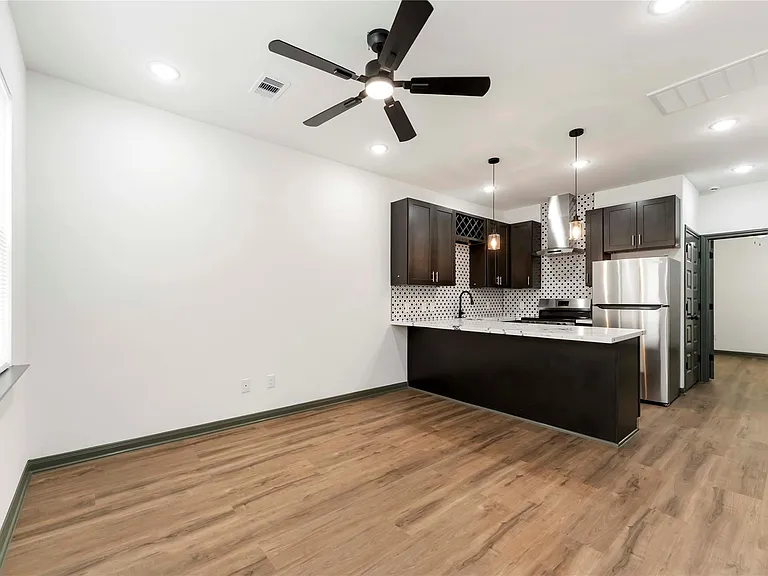 7987 Chateau St #D — Photo 10
