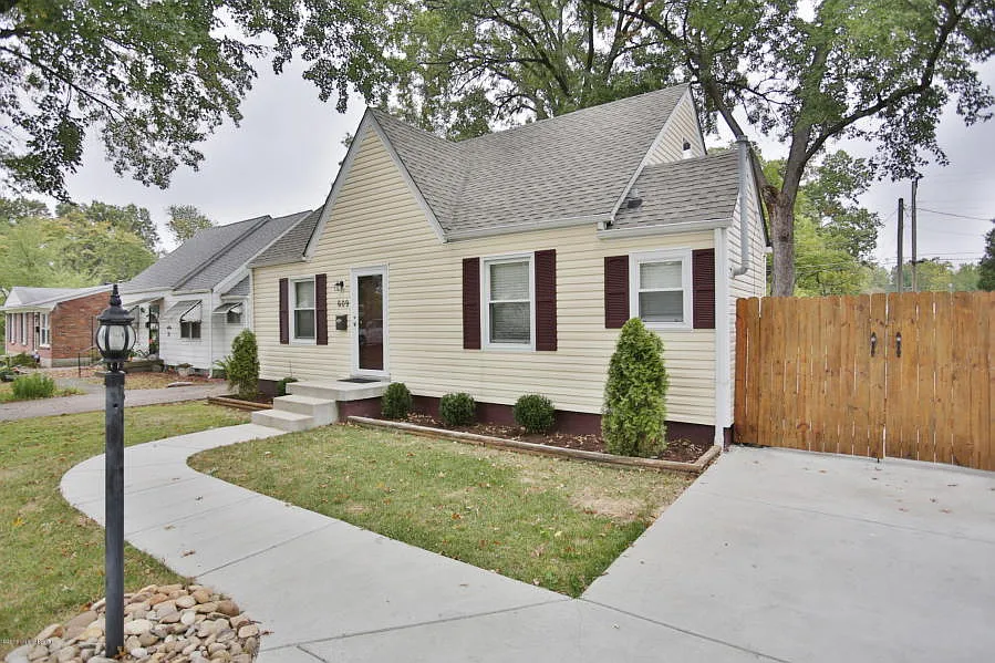 3 bed, 1204 sqft, $2,000 — Photo 2