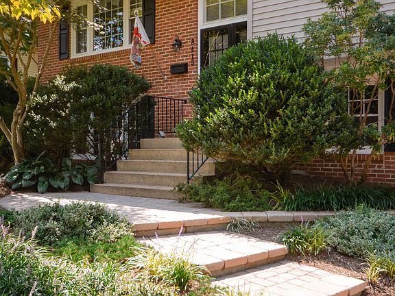 Inviting Walk Way