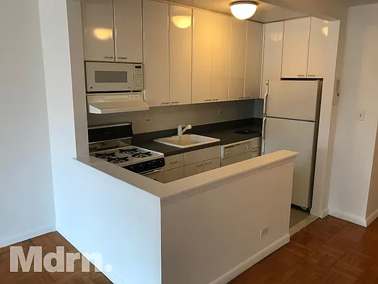 Rented by Mdrn Residential | media 2